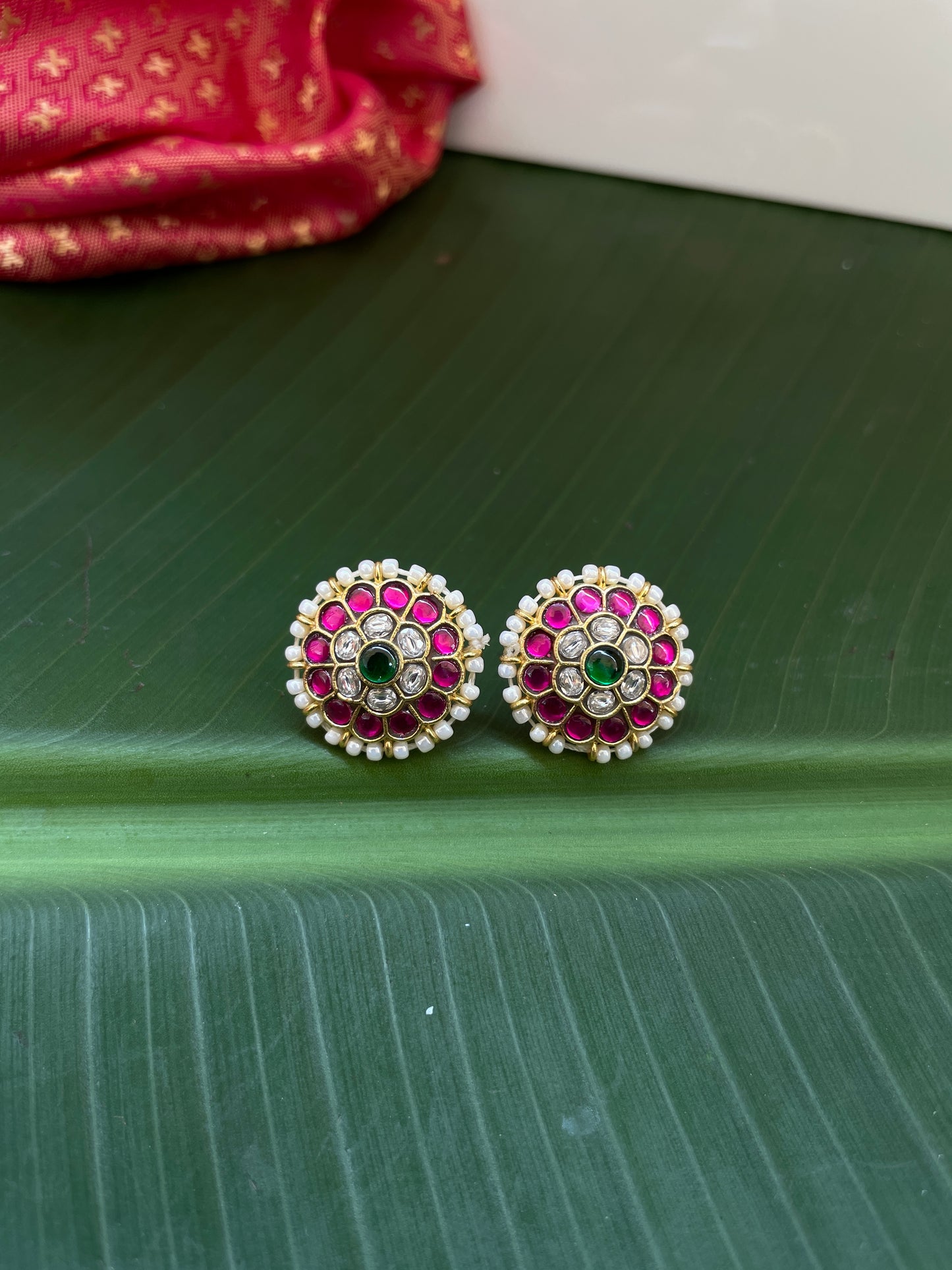 GOPI JADAU STUD EARRING