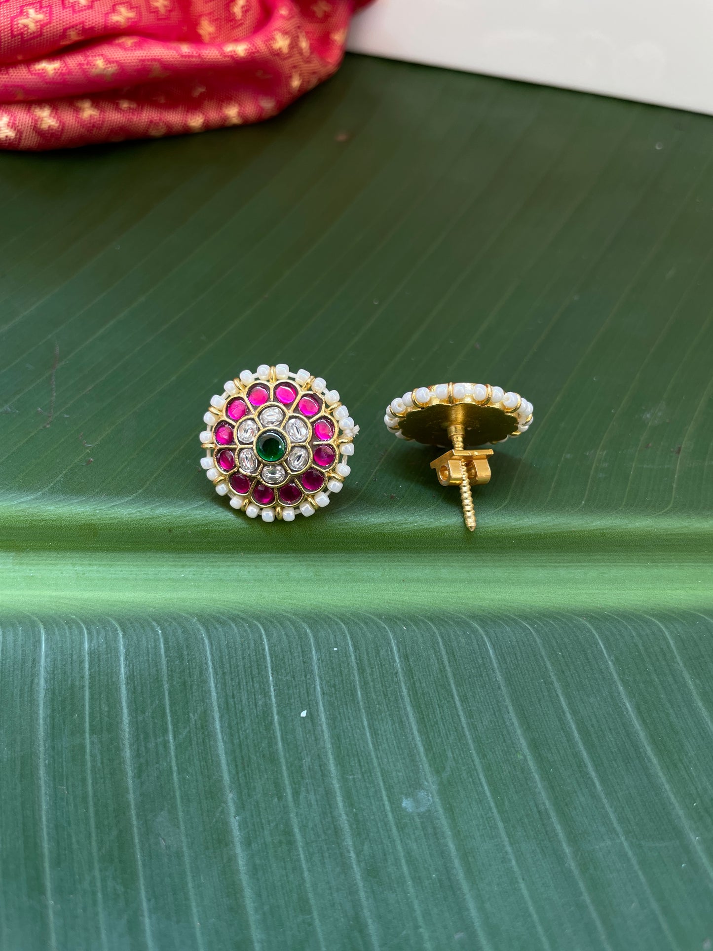 GOPI JADAU STUD EARRING