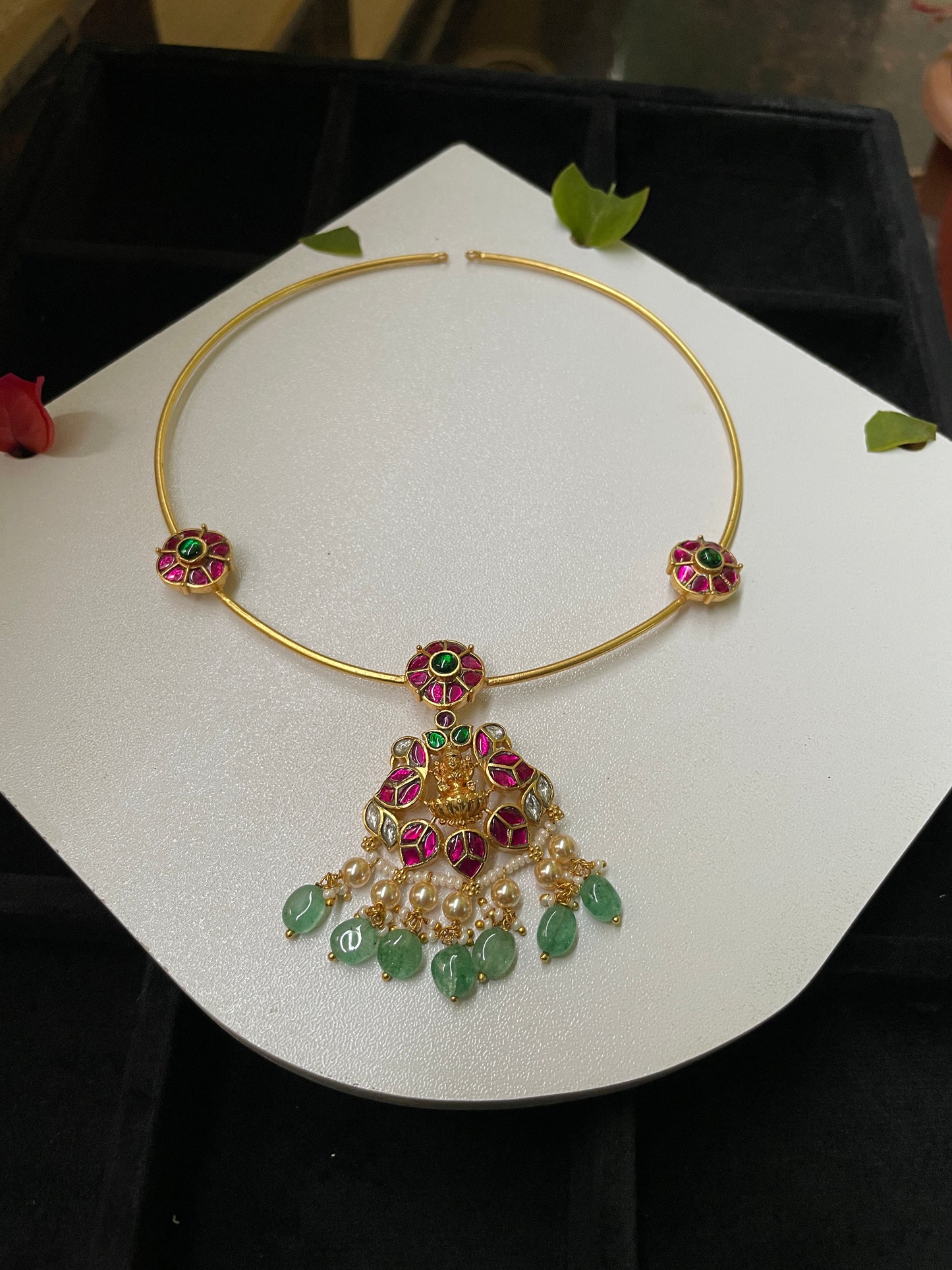 Lakshmi jadau Hasli Necklace Set
