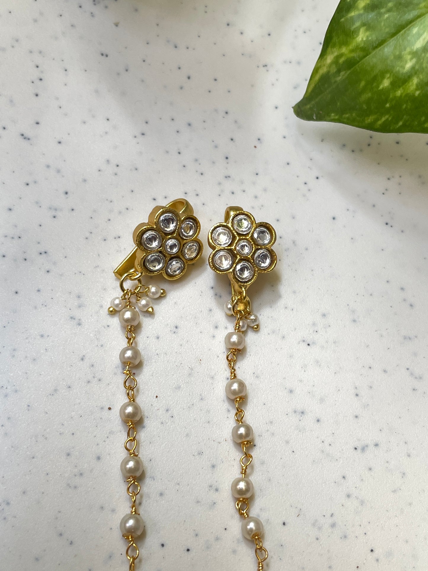 WHITE BUGDI WITH CHAIN