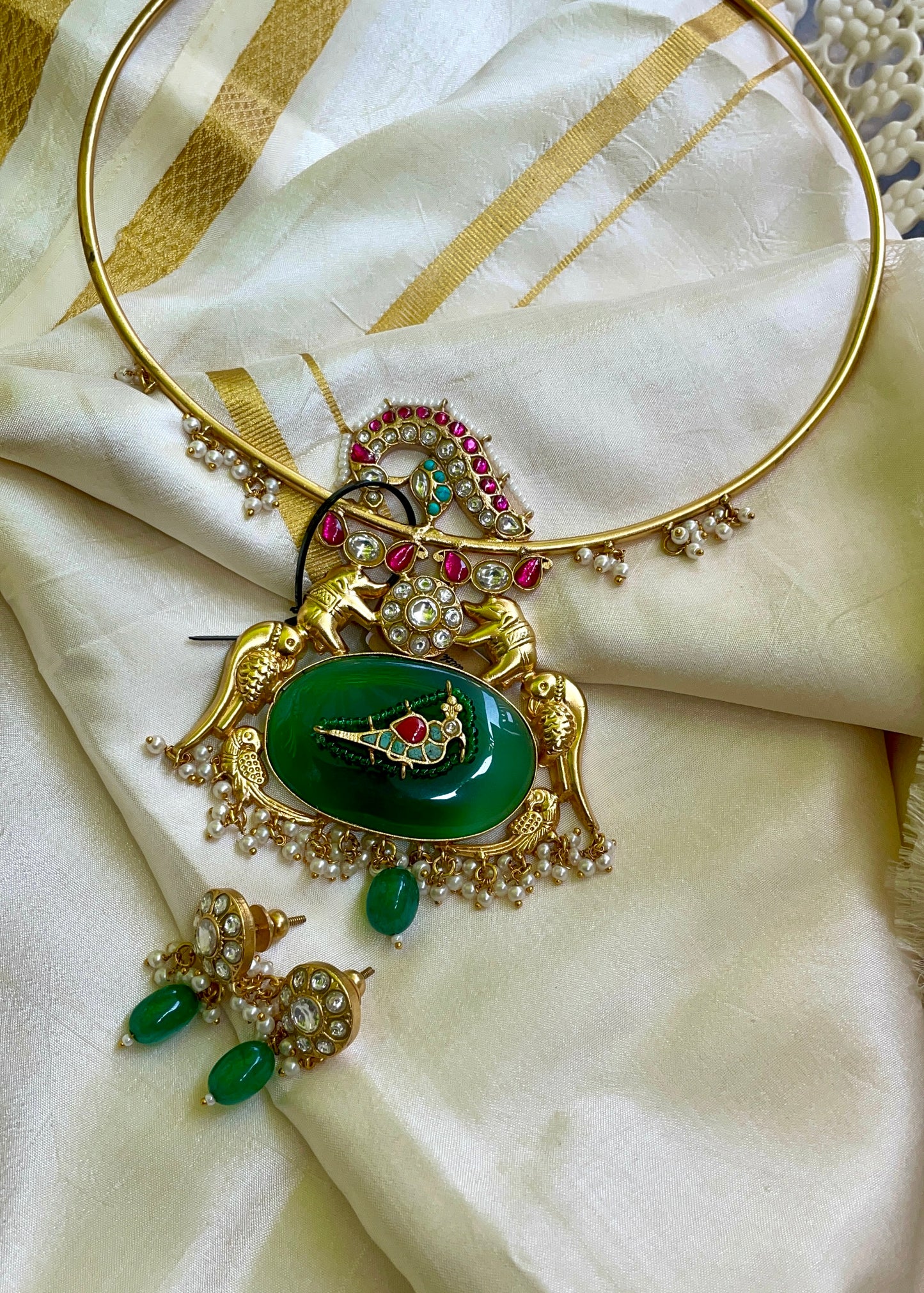 Aishwarya Hasli Necklace Set (Available on pre order)