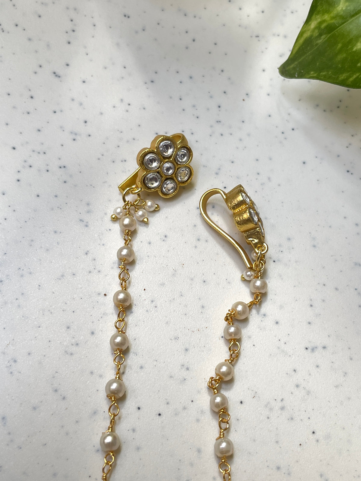 WHITE BUGDI WITH CHAIN