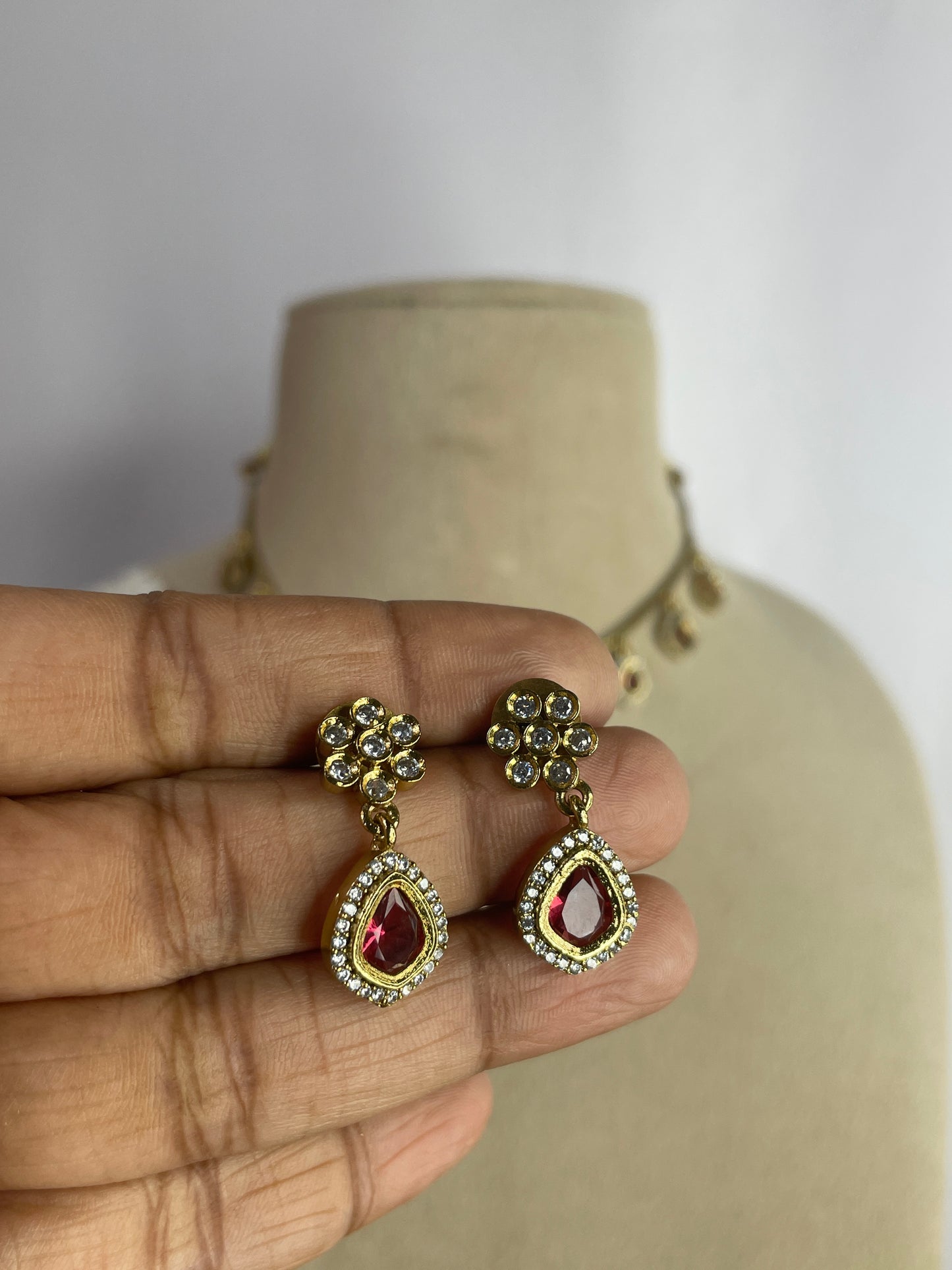 PINK SARA VICTORIAN NECKLACE SET