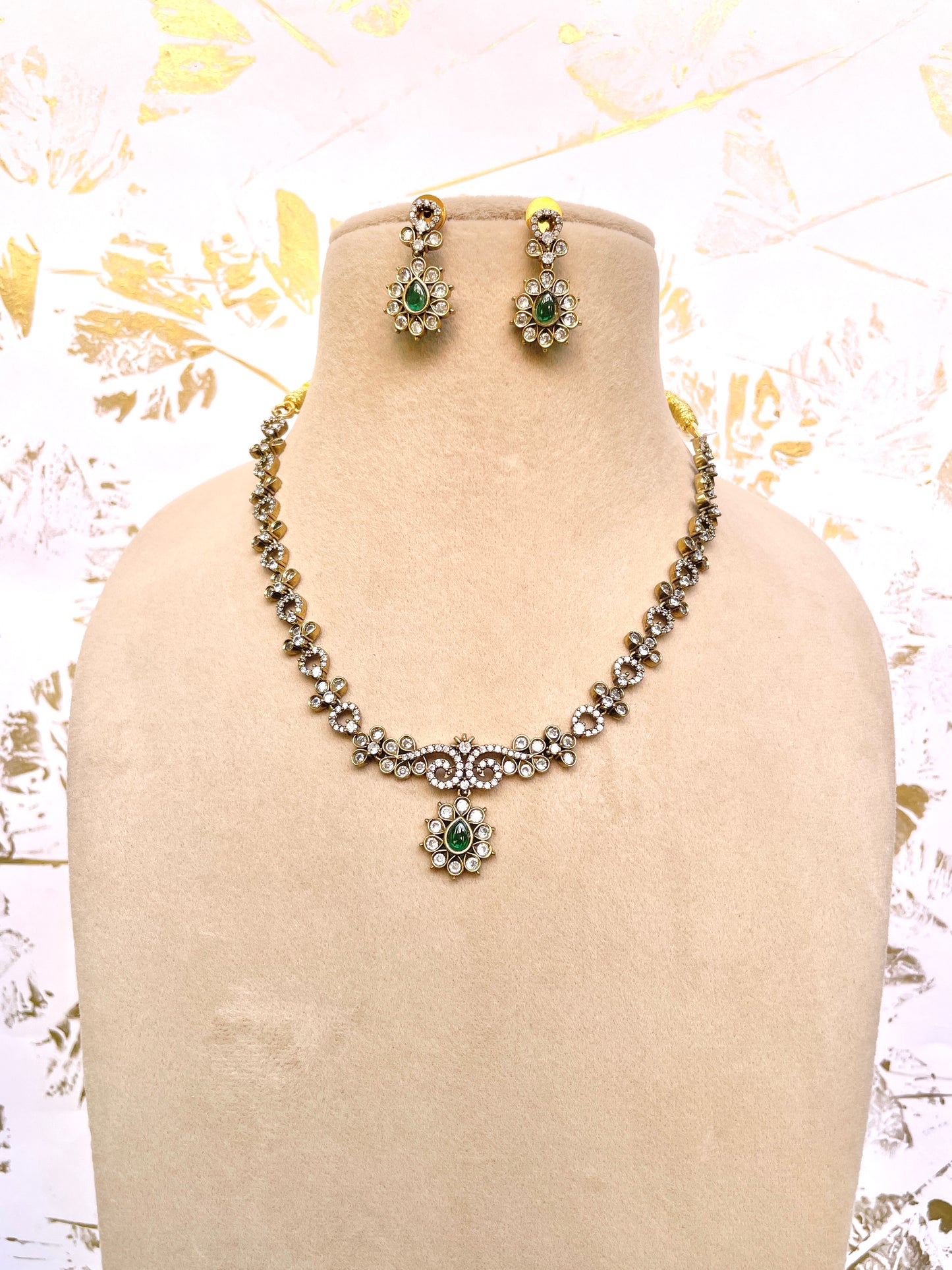 Anu Green Victorian Necklace set