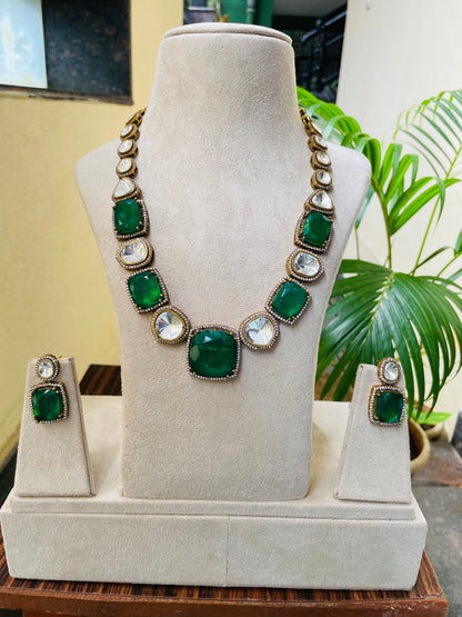 Viva Green Necklace Set