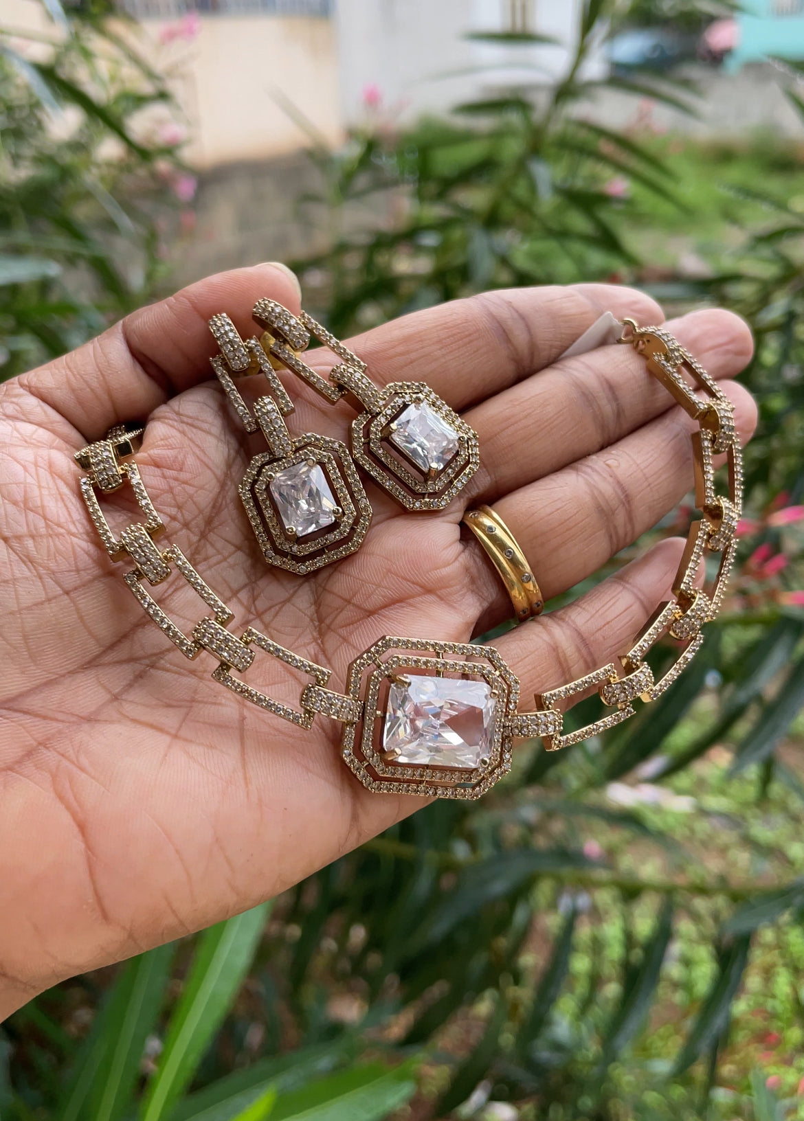 RAINA WHITE NECKLACE SET