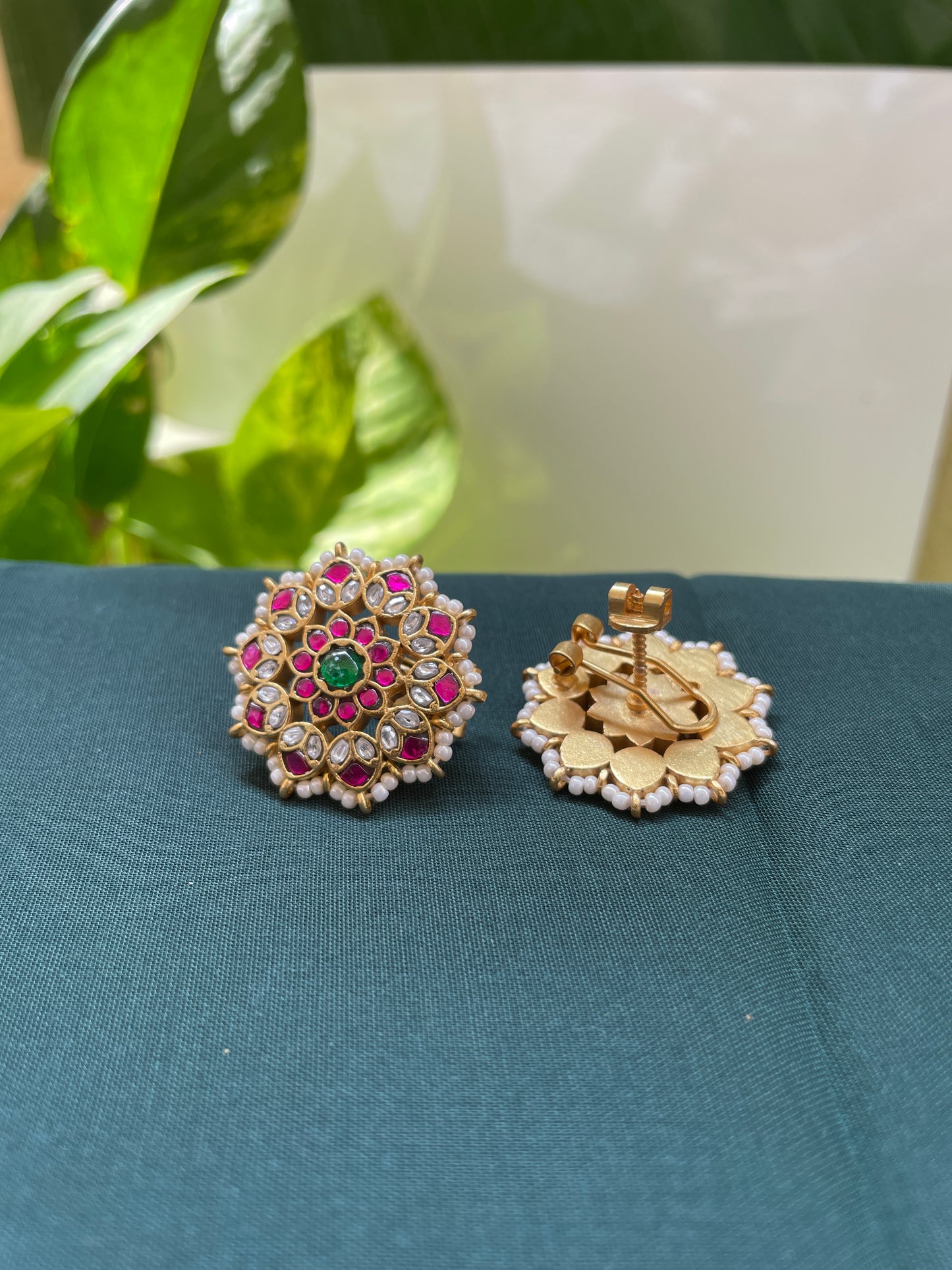 GANGA JADAU STUD EARRING