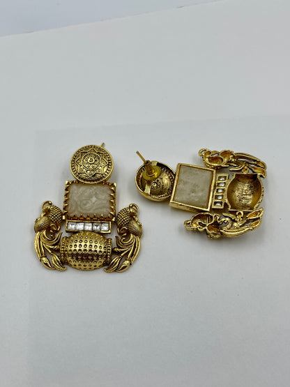 DAKSHA WHITE POLKI EARRING