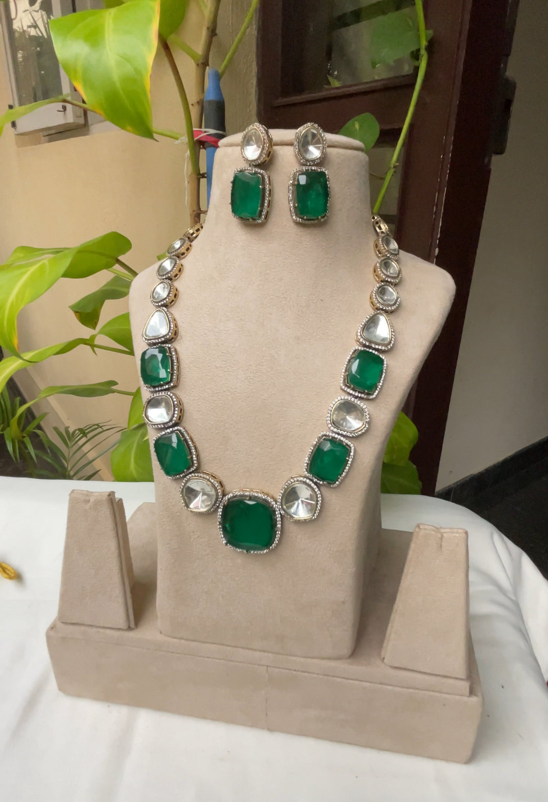 Viva Green Necklace Set