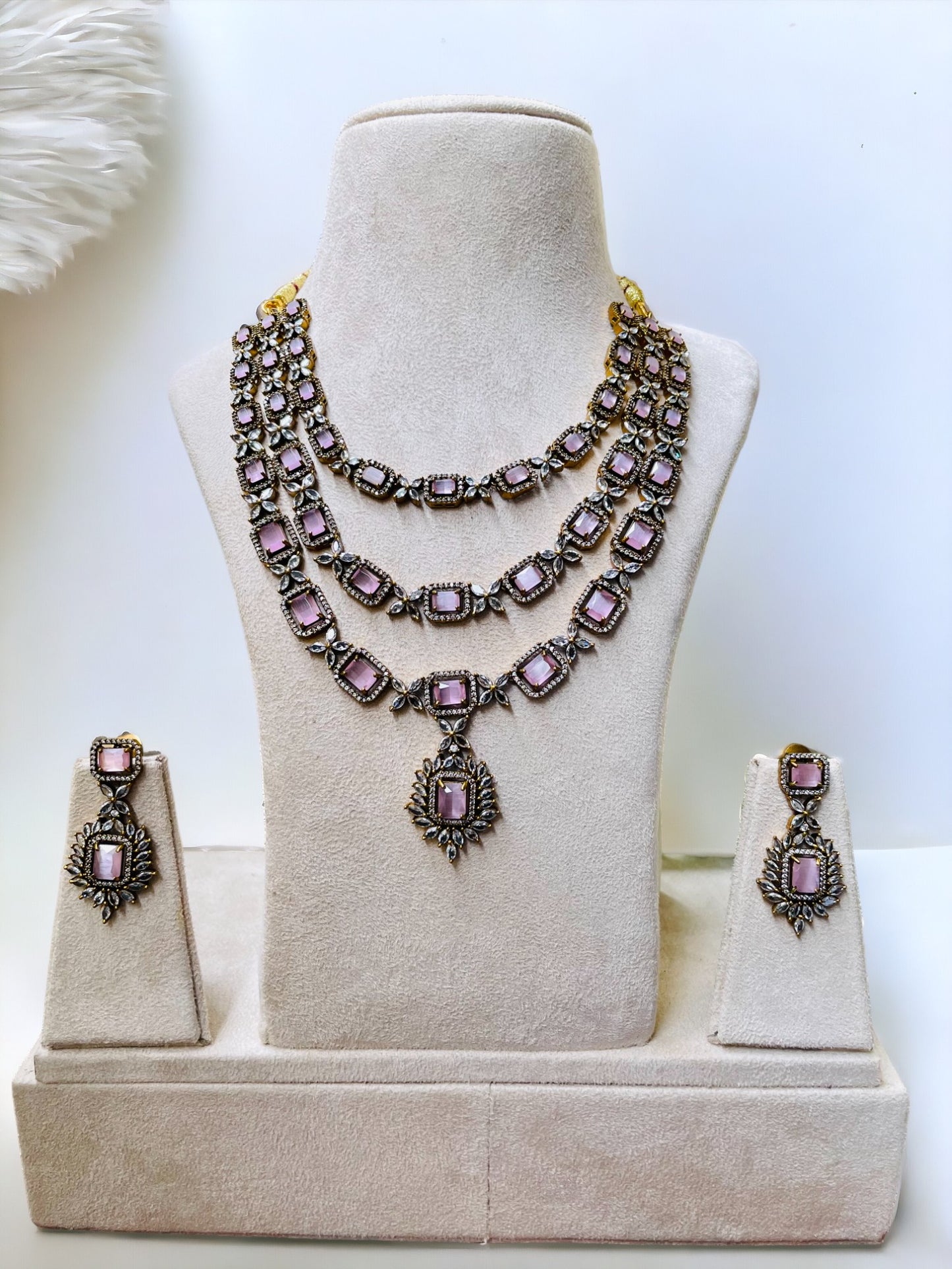 Nivi Pink Necklace Set