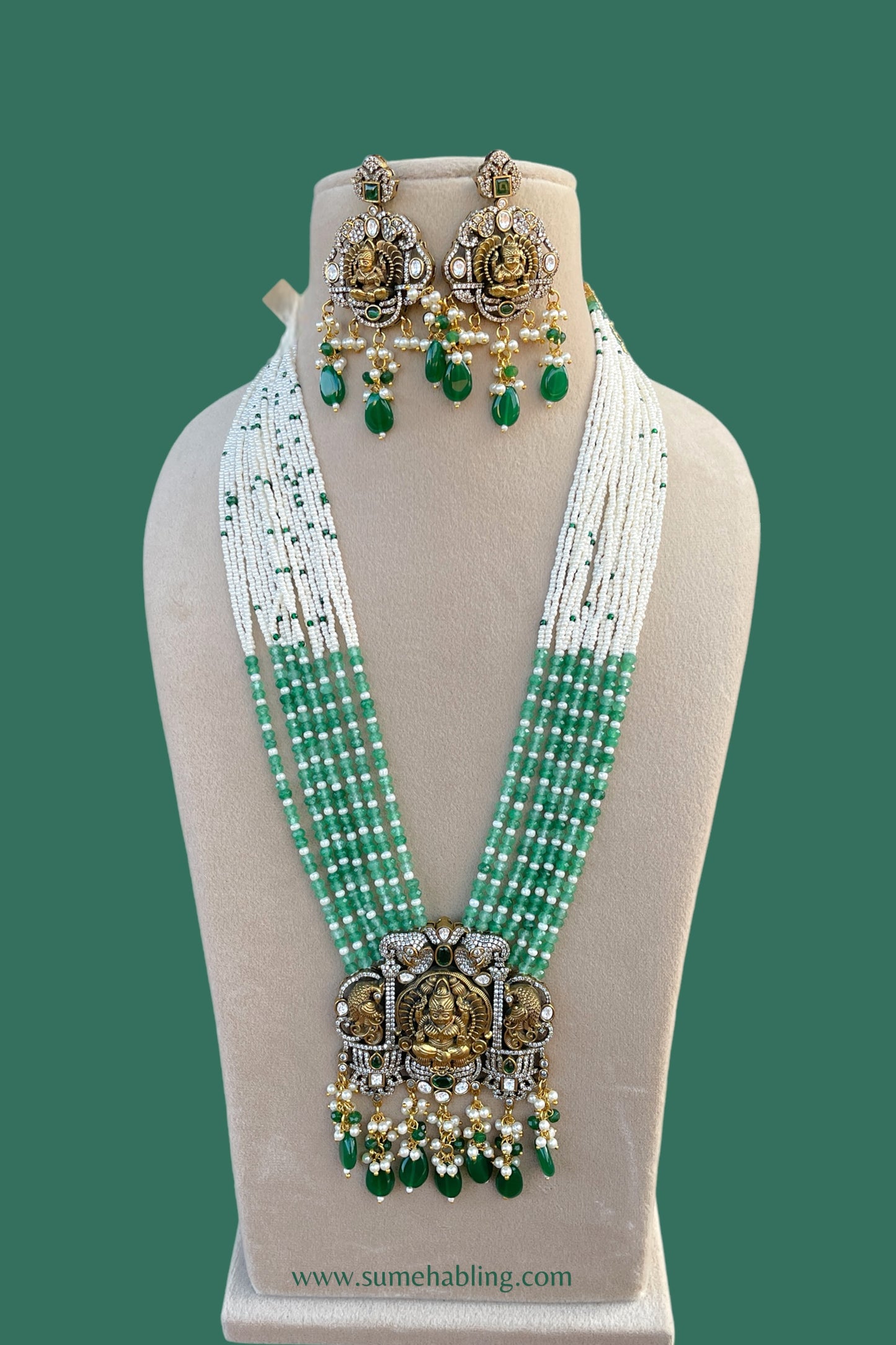 Niveditha Victorian Necklace Set