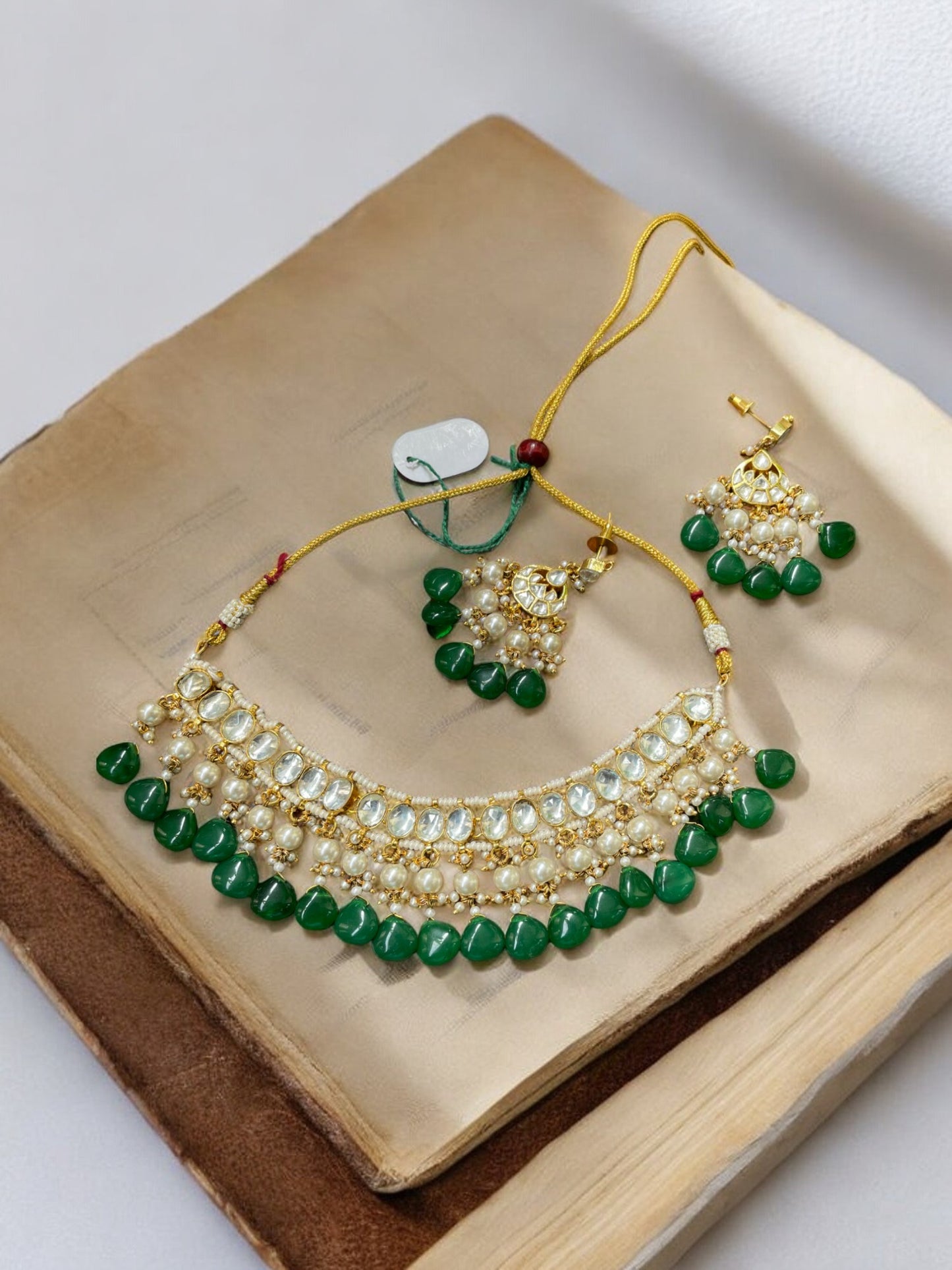 Aara Green Choker set